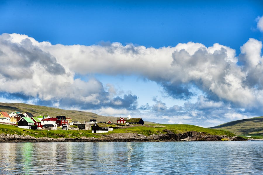 The village Sandur om Sandoy Island – © eydfinnur - stock.adobe.com