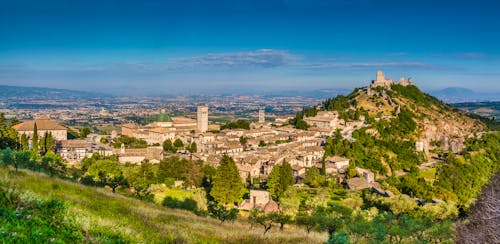 Umbrien – Altstadt von Assisi im Morgenlicht &ndash; &copy; JFL Photography - stock.adobe.com