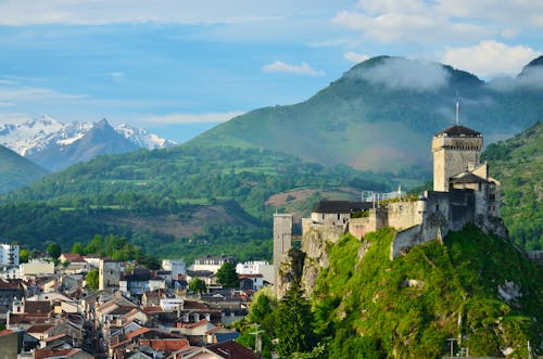 Lourdes_Pyrenäen &ndash; &copy; oksmit - stock.adobe.com