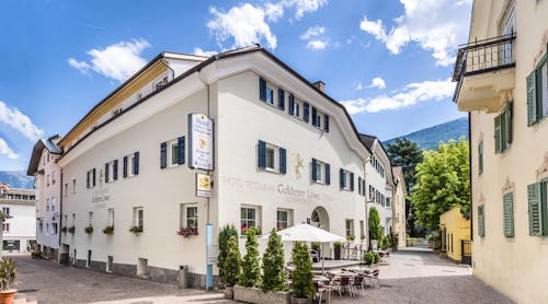 IT_Schlanders_Hotel_Goldener_Löwe_Aussenansicht – © Hotel Goldener Löwe
