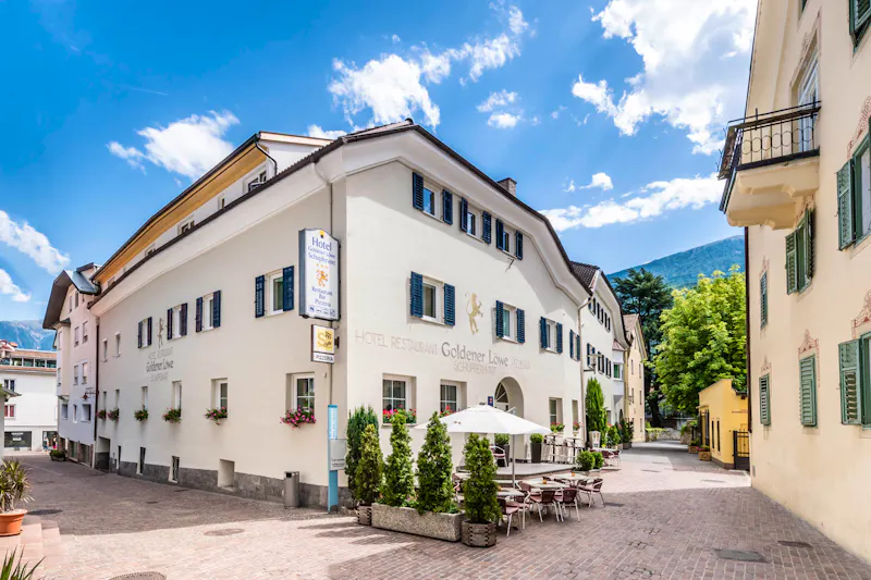 IT_Schlanders_Hotel_Goldener_Löwe_Aussenansicht - &copy;Hotel Goldener Löwe