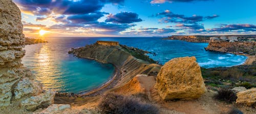 Gnejna Bay und Golden Bay auf Malta &ndash; &copy; ©zgphotography - stock.adobe.com
