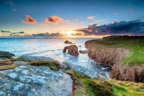 Land's End in Cornwall &ndash; &copy; ©Helen Hotson - stock.adobe.com