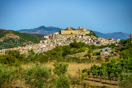 Montalbano Elicona Sizilien &ndash; &copy; 4zoom4 – stock.adobe.com