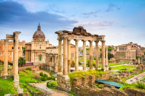 IT Rom Forum romanum &ndash; &copy; jon_chica – stock.adobe.com
