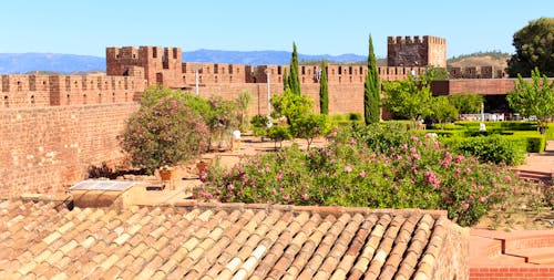 Innenhof des Kastells in Silves &ndash; &copy; mmuenzl – stock.adobe.com