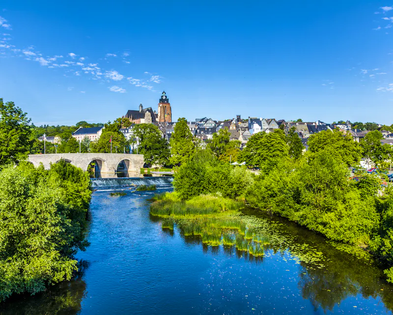 Blick von der Lahn auf Wetzlar und den Dom - &copy;travelview - stock.adobe.com