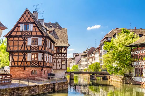 Fachwerkhäuser in Straßburg &ndash; &copy; g215 - stock.adobe.com