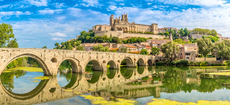 Kathedrale von Beziers am Fluss Orb - ©milosk50 - stock.adobe.com