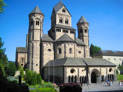 Romanische Kirche des Klosters Maria Laach &ndash; &copy; Wilfried Briol - Eberhardt TRAVEL