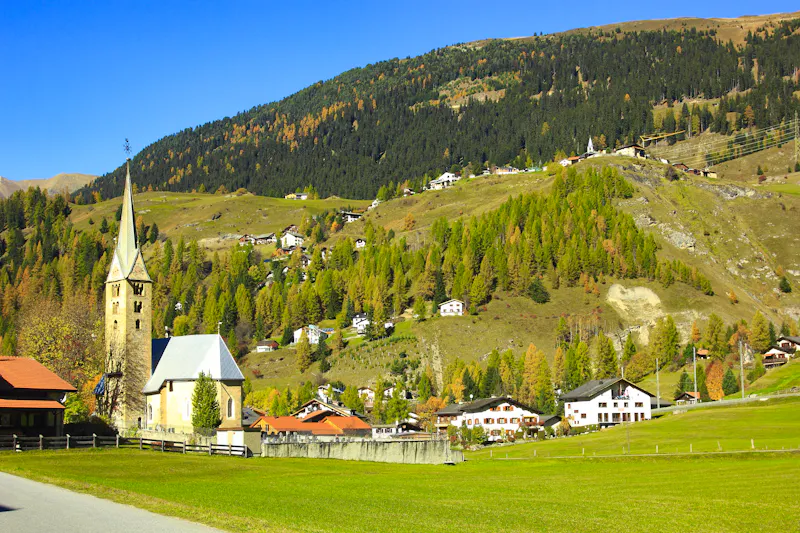 Bergün mit Blick auf Latsch - &copy;Reinhold Einsiedler – stock.adobe.com