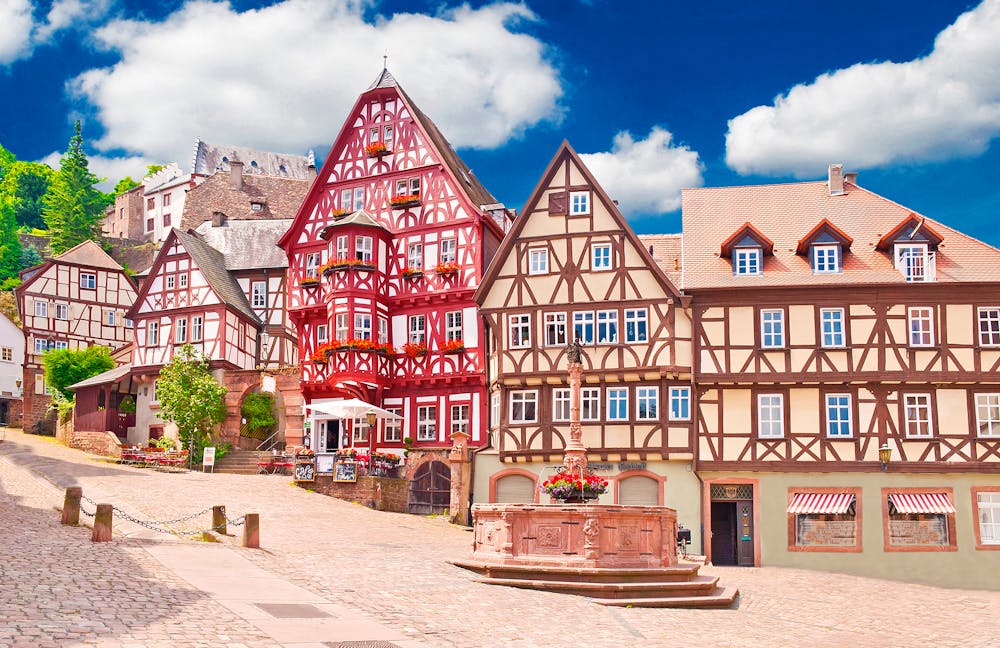Marktplatz im fränkischen Miltenberg am Main &ndash; &copy; ©mojolo - stock.adobe.com