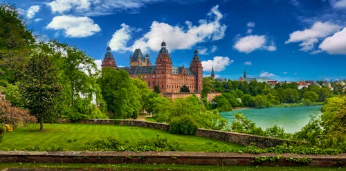 Schloss Johannisburg in Aschaffenburg &ndash; &copy; Christian - stock.adobe.com
