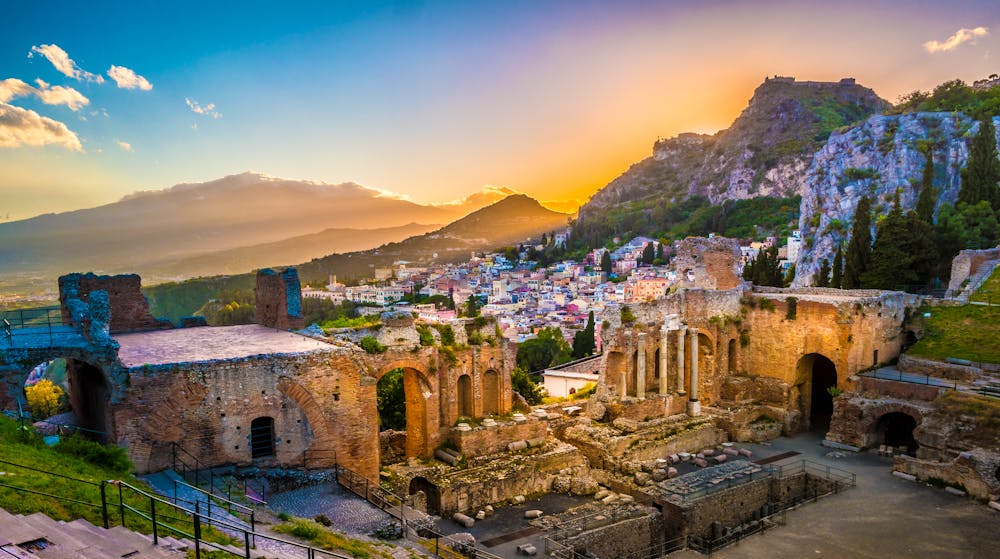 Sizilien – Ruinen von Taormina bei Sonnenuntergang &ndash; &copy; romas_ph - stock.adobe.com