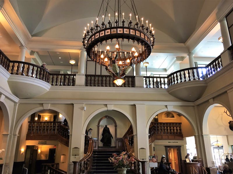 Lobby des Chateau Lake Louise - ©Eberhardt TRAVEL