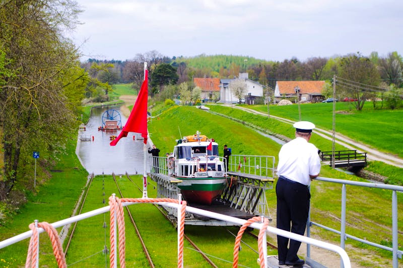 Bootsfahrt auf dem Oberlandkanal - ©Eberhardt TRAVEL