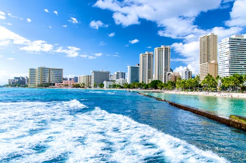 Waikiki Beach in Honolulu &ndash; &copy; shamosan - stock.adobe.com