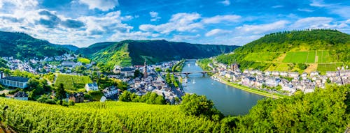 Moseltal bei Cochem &ndash; &copy; CPN - stock.adobe.com