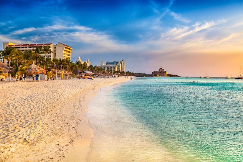 Sonnenuntergang auf Aruba am Strand - ©Jo Ann Snover - stock.adobe.com