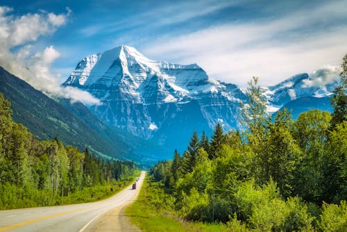 Yellowhead Highway im Mt. Robson Provincial Park &ndash; &copy; ©Nick Fox - stock.adobe.com
