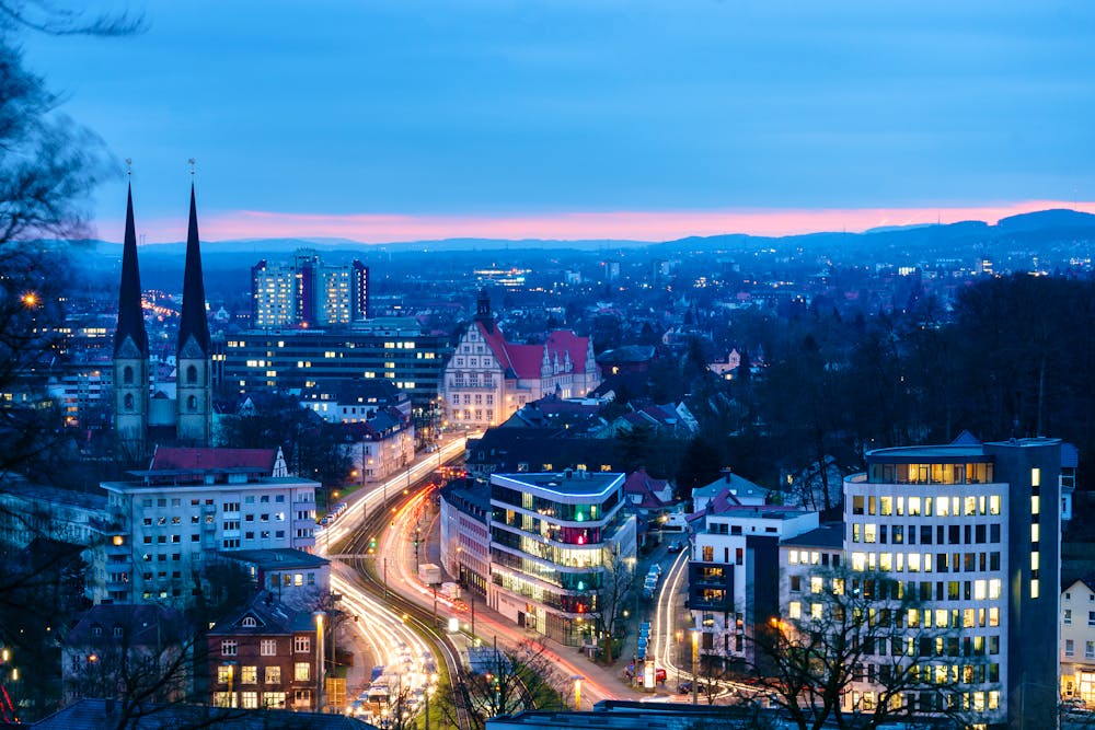 Bielefeld in der blauen Stunde, Aussicht vom Johannisberg &ndash; &copy; Joel Wüstehube - stock.adobe.com