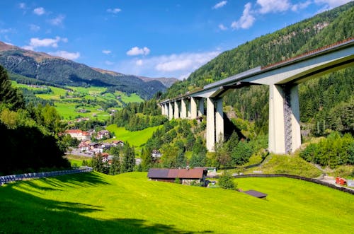 Brennerautobahn 17 &ndash; &copy; LianeM - Adobe Stockphoto