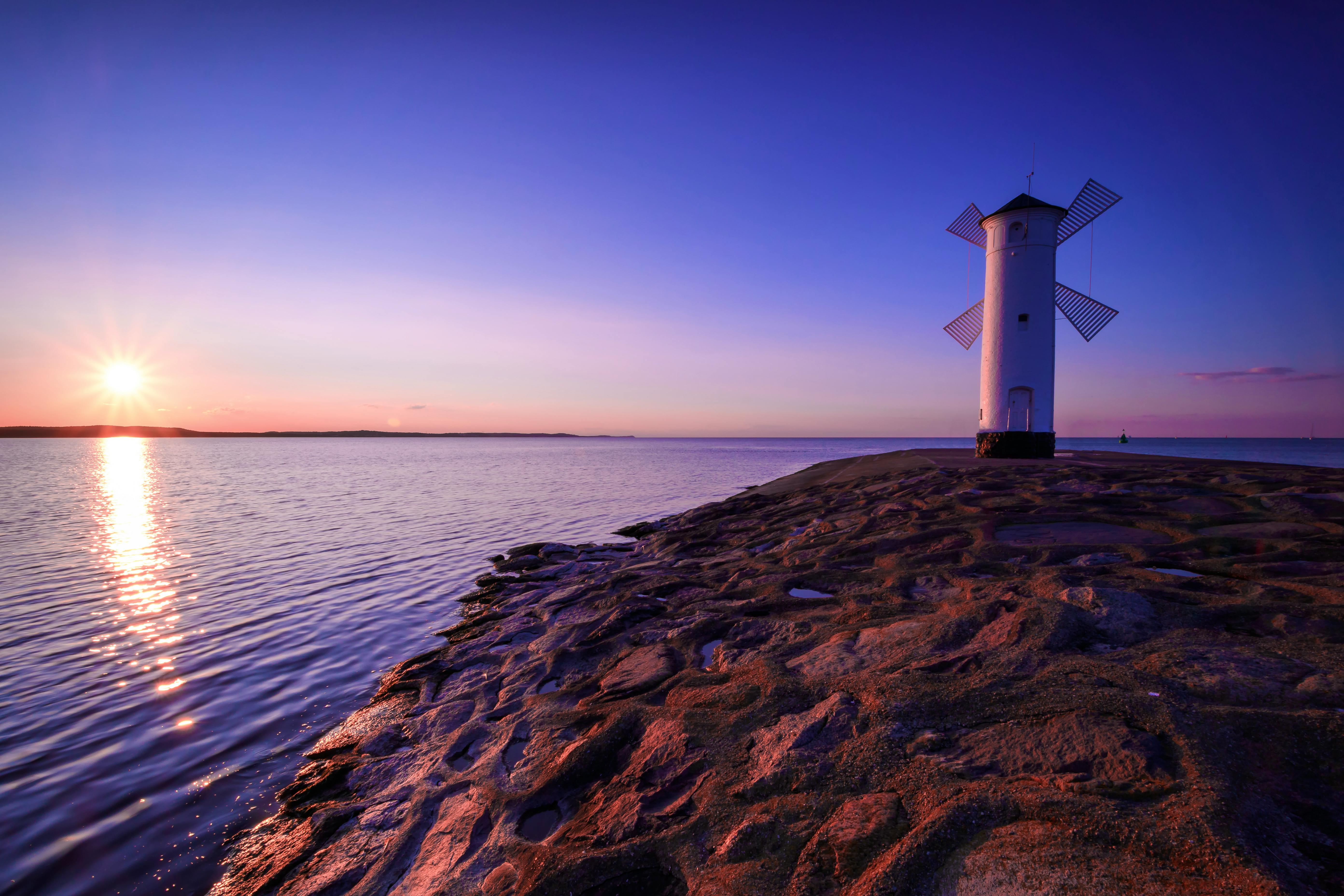 Swinemünde – Sonnenuntergang am Leuchtturm Mühlenbake&nbsp;&ndash;&nbsp;&copy;&nbsp;mp1982_06 - stock.adobe.com