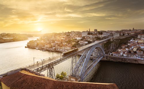 Blick auf Porto &ndash; &copy; PUNTO STUDIO FOTO AG – stock.adobe.com