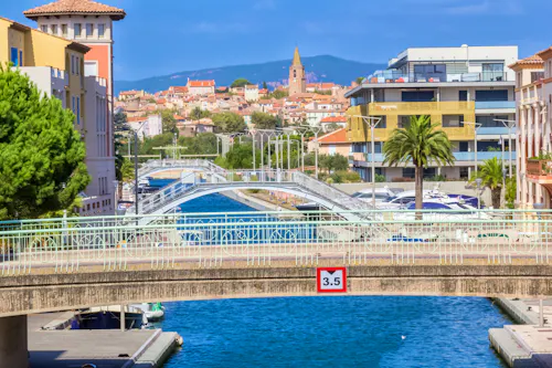 Blick auf Frejus &ndash; &copy; Unclesam – stock.adobe.com