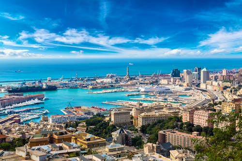 Hafen von Genua &ndash; &copy; Sergii Figurnyi – stock.adobe.com