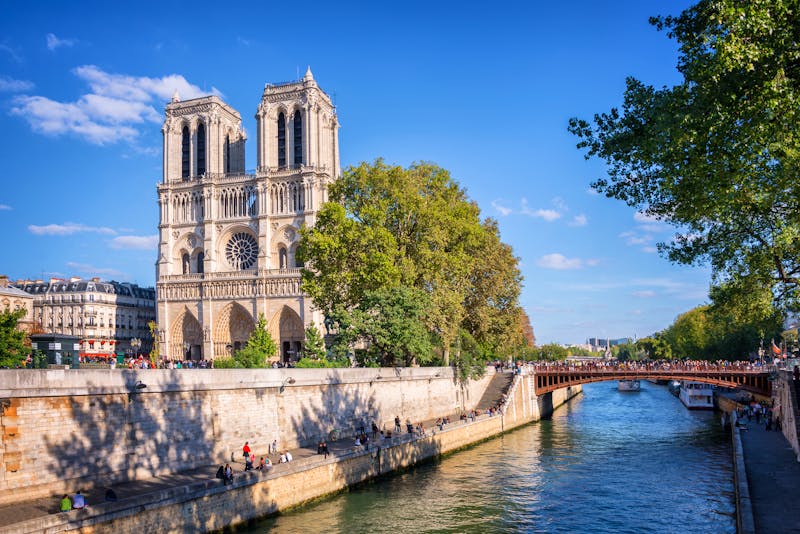 Notre Dame de Paris an der Seine - ©Delphotostock - stock.adobe.com