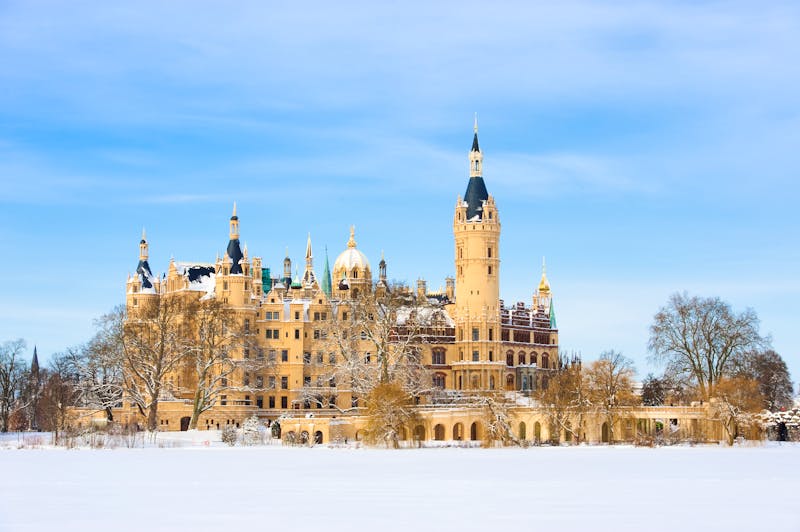 Schweriner Schloss im Winter - ©Stephan Leyk - stock.adobe.com