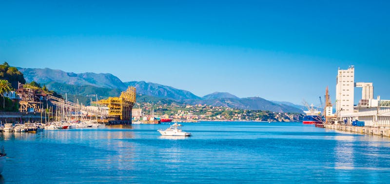 Savona Hafen - ©olenaznakk - Adobe Stockphoto
