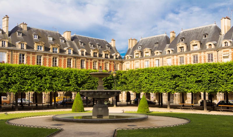 Place des Vosges in Paris - ©kovalenkovpetr - stock.adobe.com