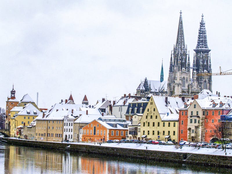Regensburg, Dom und Donau im Winter - ©visualpower - stock.adobe.com