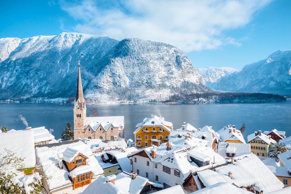 Hallstatt am Hallstätter See im Winter &ndash; &copy; ©JFL Photography - stock.adobe.com