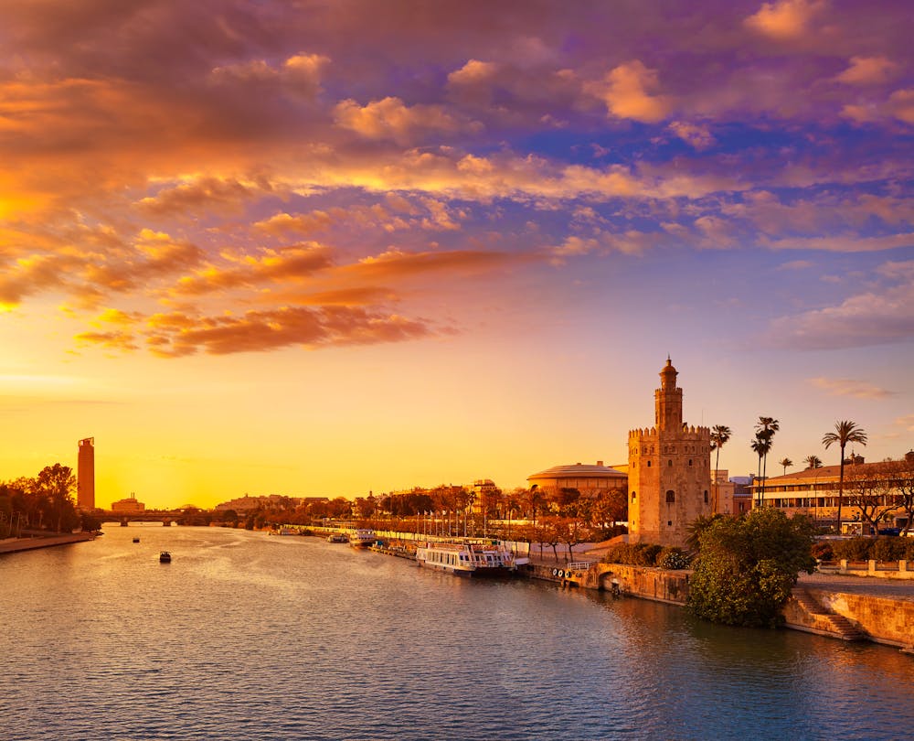 Torre del Oro in Sevilla - Sonnenuntergang am Guadalquivir-Fluss &ndash; &copy; ©Tono Balaguer - stock.adobe.com