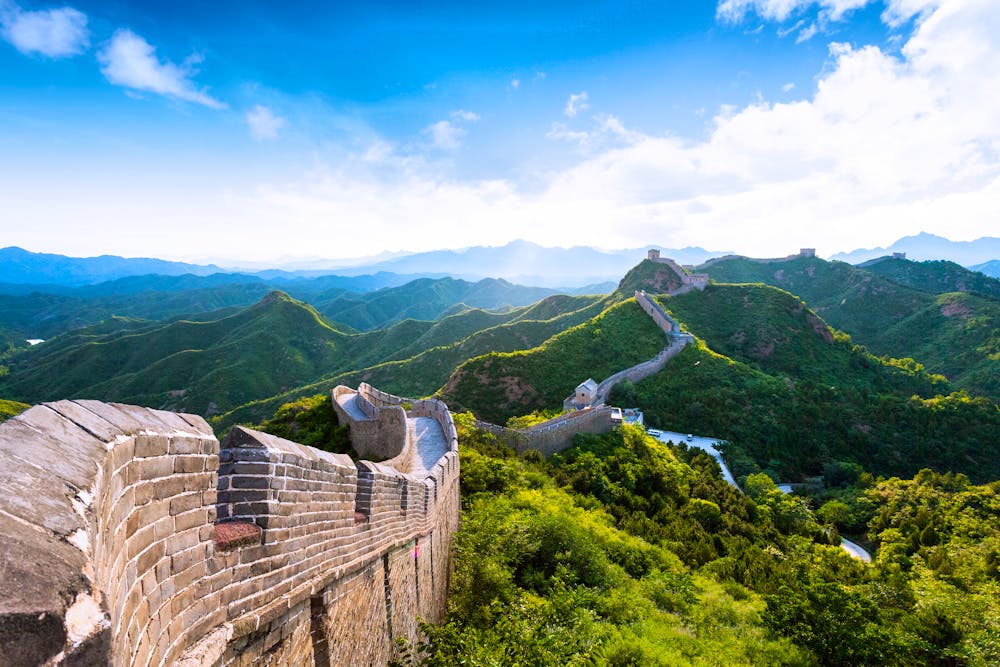 Große Chinesische Mauer bei Sonnenaufgang &ndash; &copy; ©zhu difeng - stock.adobe.com