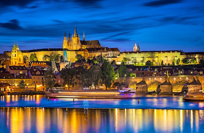 Abendstimmung in Prag - Blick von der Karlsbrücke zur Prager Burg  - ©©Horváth Botond - stock.adobe.com