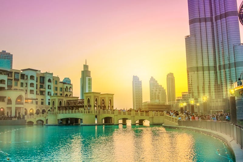 Sonnenaufgang im Dubai Downtown District - Burj Khalifa und Souk Al Bahar - ©bennymarty - Fotolia