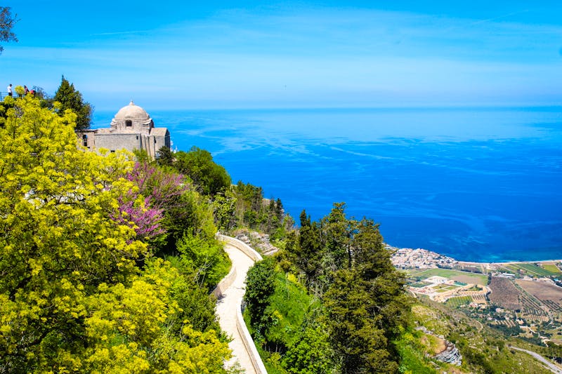 Sizilien - Altstadt von Erice mit Blick auf das Mittelmeer - ©©Stoyan - stock.adobe.com