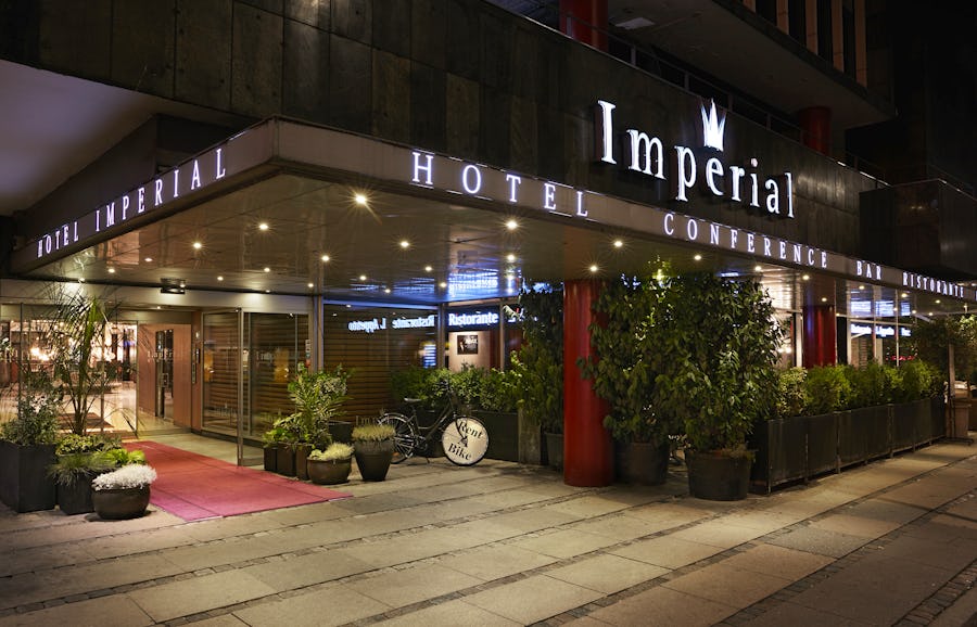 Außenansicht Nacht – © Imperial Hotel