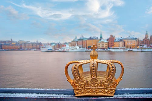 Stockholm im Winter - die goldene königliche Krone &ndash; &copy; ©Pink Badger - stock.adobe.com