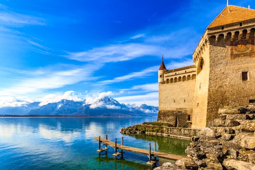 Festung in Montreux am Ufer des Genfer Sees &ndash; &copy; ©kenzie - stock.adobe.com