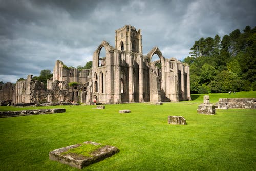 Fountains Abbey in North Yorkshire, England &ndash; &copy; ©orxy - stock.adobe.com