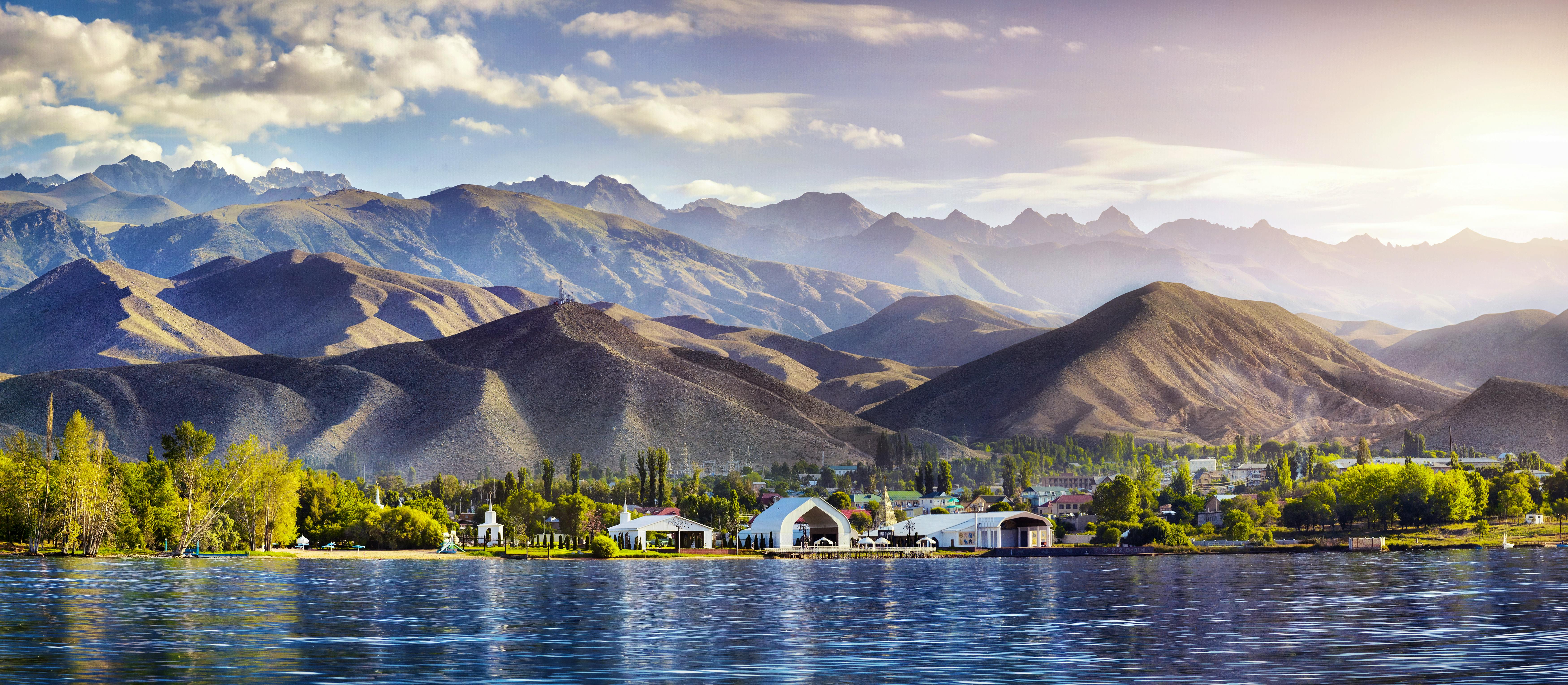 Panorama am Issyk Kul-See in Kirgisistan&nbsp;&ndash;&nbsp;&copy;&nbsp;byheaven - Fotolia