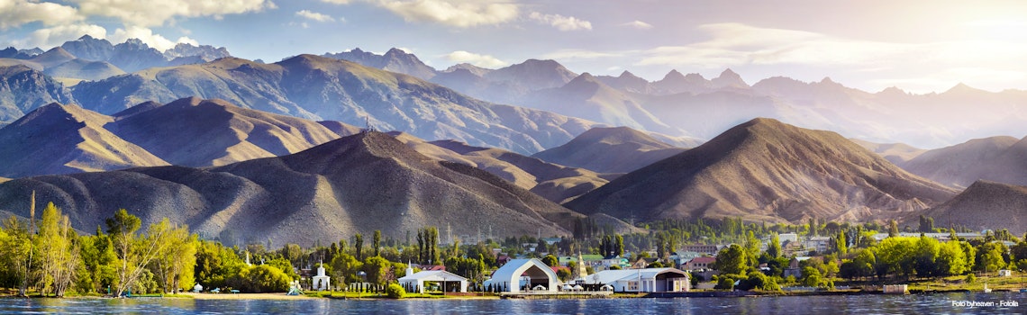 Panorama am Issyk Kul-See in Kirgisistan – © byheaven - Fotolia
