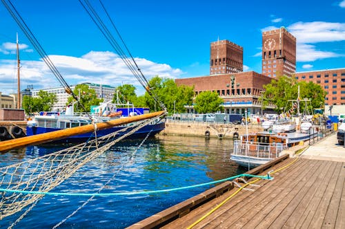 Oslo - Hafen und Rathaus &ndash; &copy; ©A.Jedynak - stock.adobe.com