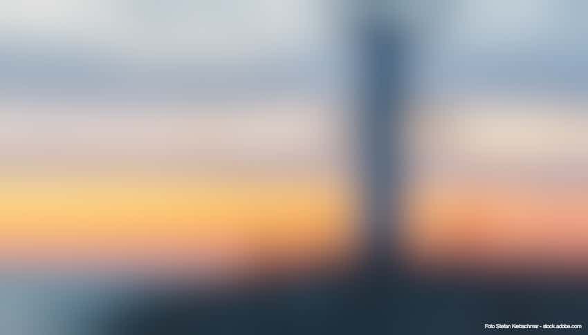 Sonnenuntergang am Leuchtturm in Swinemnde – © ©Stefan Kretzschmar - stock.adobe.com