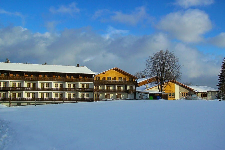 Landhotel Tannenhof in Spiegelau - Außenansicht – © Landhotel Tannenhof in Spiegelau